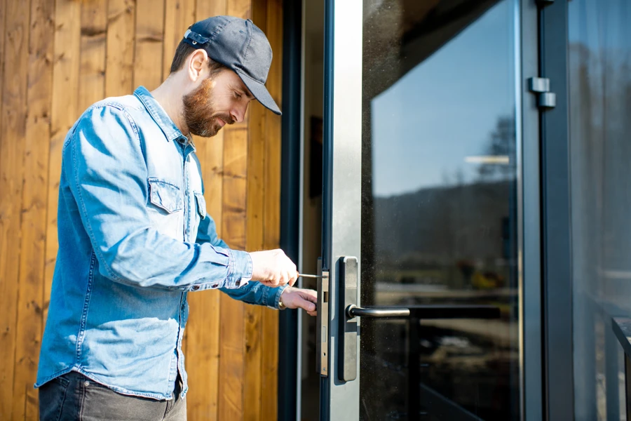 How To Fix A Screen Door in Memphis, TN